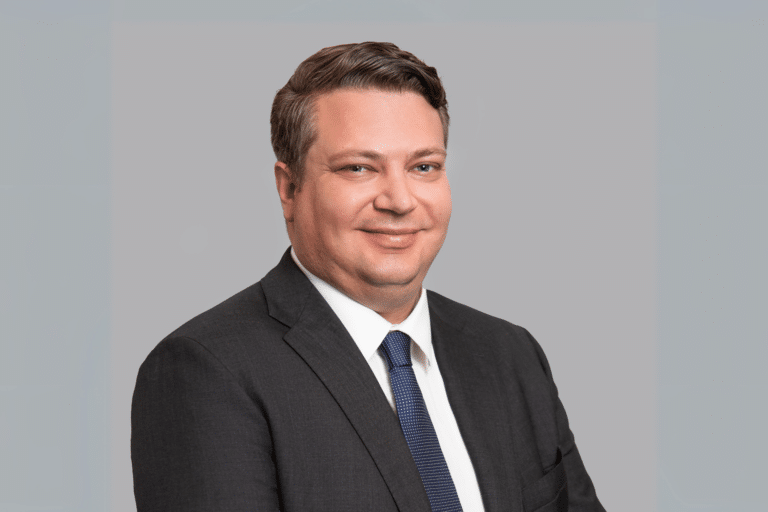 Headshot of Alex Moffat, Cushman & Wakefield’s Director, Alternatives Capital Markets and Australia Lead – Asia Pacific Data Centre Advisory Team